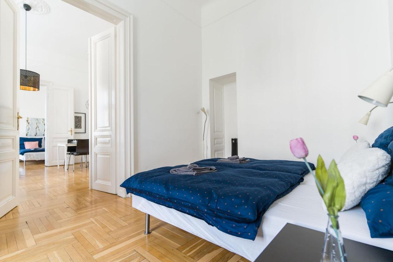 Apartament Black & White *